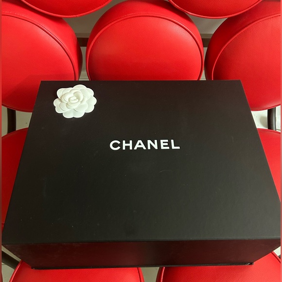 Chanel Classic Caviar Maxi Bag Black Caviar Leather Silver Hardware Double Flap - Picture 3 of 16